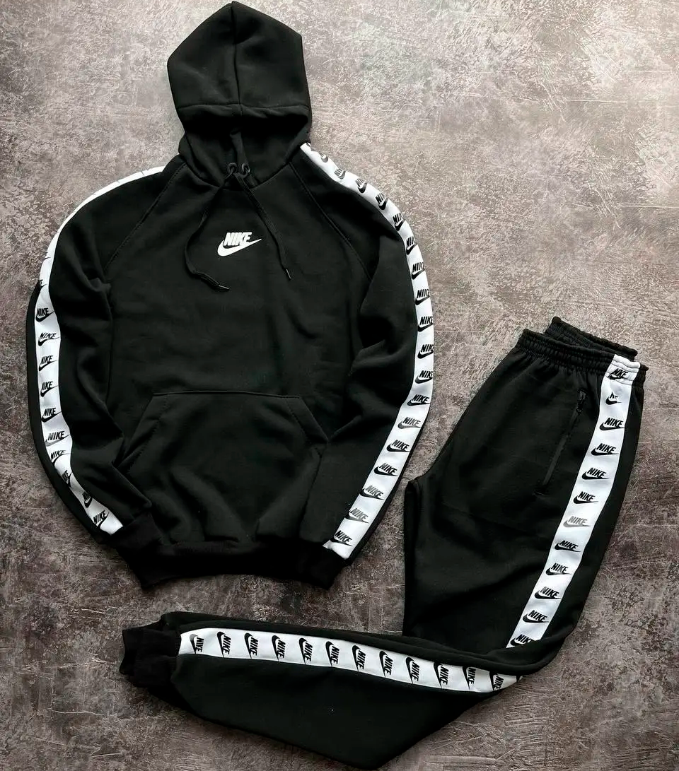 Nike Tech Fleece — вигляд спереду